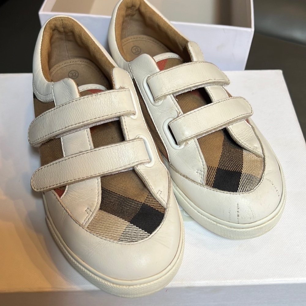 Girl Burberry sneakers